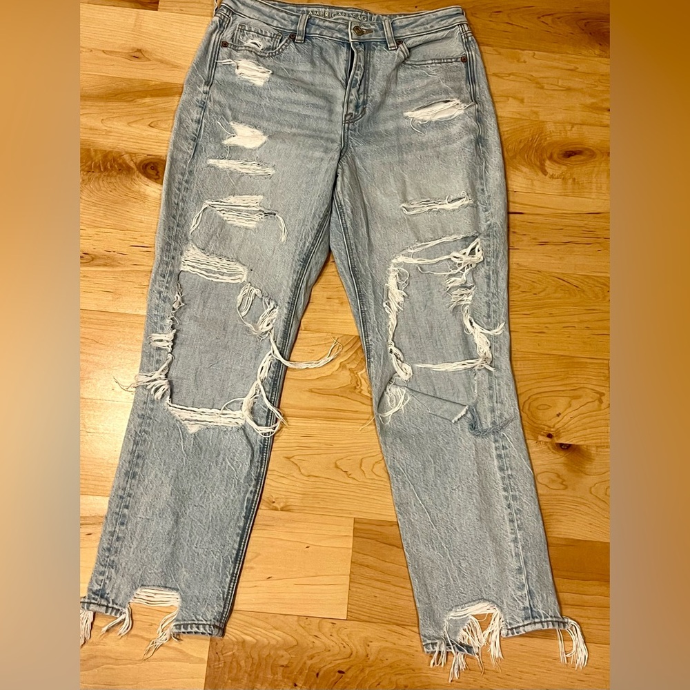 American Eagle mom jeans - distressed- ladies size 6
